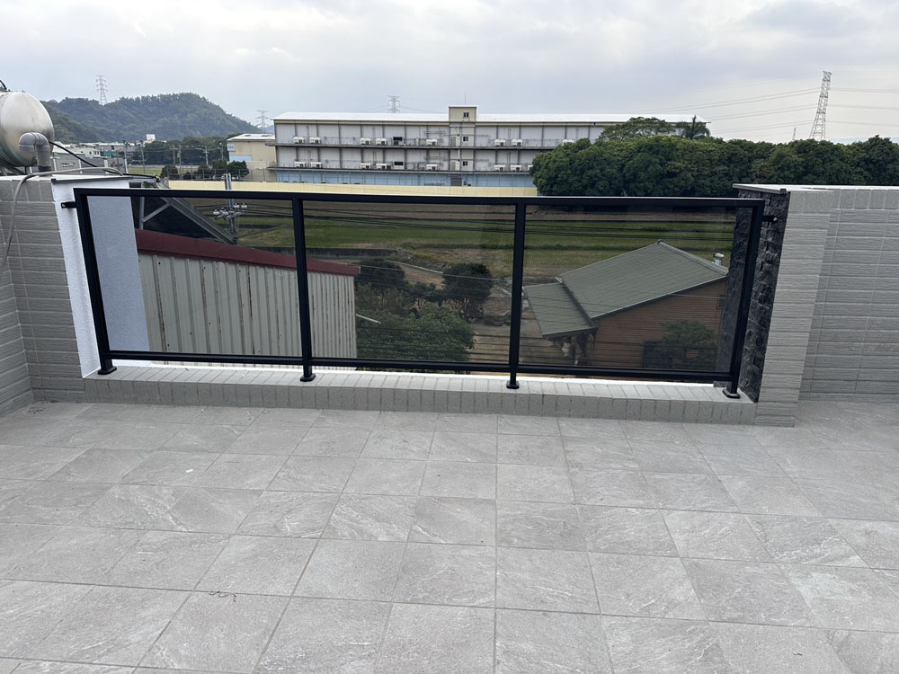台中戶外陽台玻璃欄杆工程